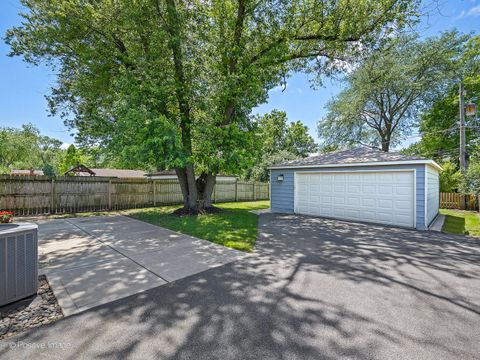 Tiny photo for 814 S HAWTHORNE Avenue, Elmhurst, IL 60126 (MLS # 12480673)