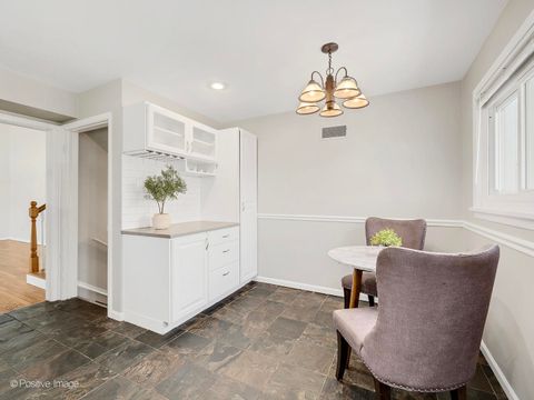 Tiny photo for 814 S HAWTHORNE Avenue, Elmhurst, IL 60126 (MLS # 12480673)