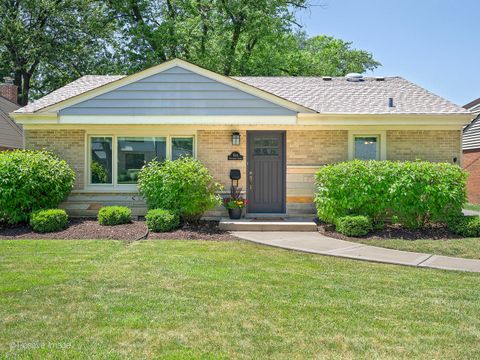 Photo of 814 S HAWTHORNE Avenue, Elmhurst, IL 60126 (MLS # 12480673)