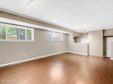 Tiny photo for 814 S HAWTHORNE Avenue, Elmhurst, IL 60126 (MLS # 12480673)