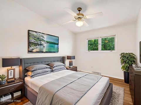 Tiny photo for 814 S HAWTHORNE Avenue, Elmhurst, IL 60126 (MLS # 12480673)