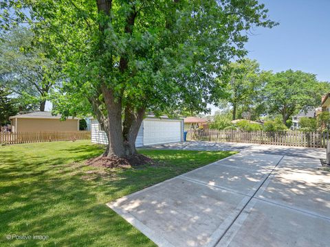 Tiny photo for 814 S HAWTHORNE Avenue, Elmhurst, IL 60126 (MLS # 12480673)