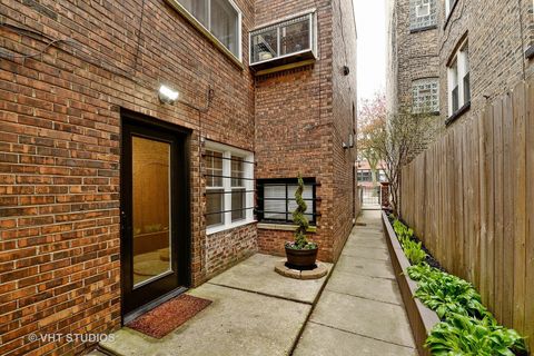 Photo of 2235 N Clifton Avenue #B, Chicago, IL 60614 (MLS # 12619368)