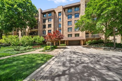 Photo of 3810 Mission Hills Road #401, Northbrook, IL 60062 (MLS # 12683445)