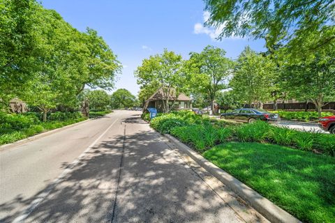 Tiny photo for 3810 Mission Hills Road #401, Northbrook, IL 60062 (MLS # 12683445)