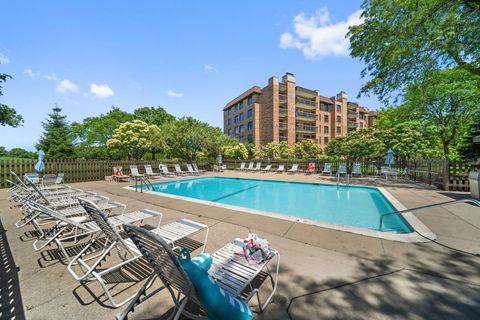 Tiny photo for 3810 Mission Hills Road #401, Northbrook, IL 60062 (MLS # 12683445)