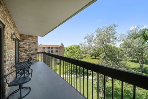 Tiny photo for 3810 Mission Hills Road #401, Northbrook, IL 60062 (MLS # 12683445)