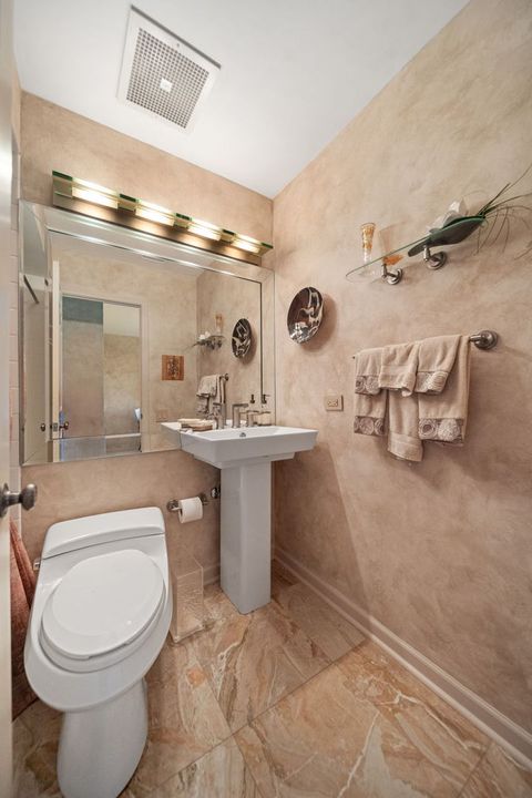 Tiny photo for 3810 Mission Hills Road #401, Northbrook, IL 60062 (MLS # 12683445)