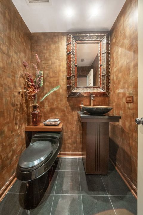 Tiny photo for 3810 Mission Hills Road #401, Northbrook, IL 60062 (MLS # 12683445)