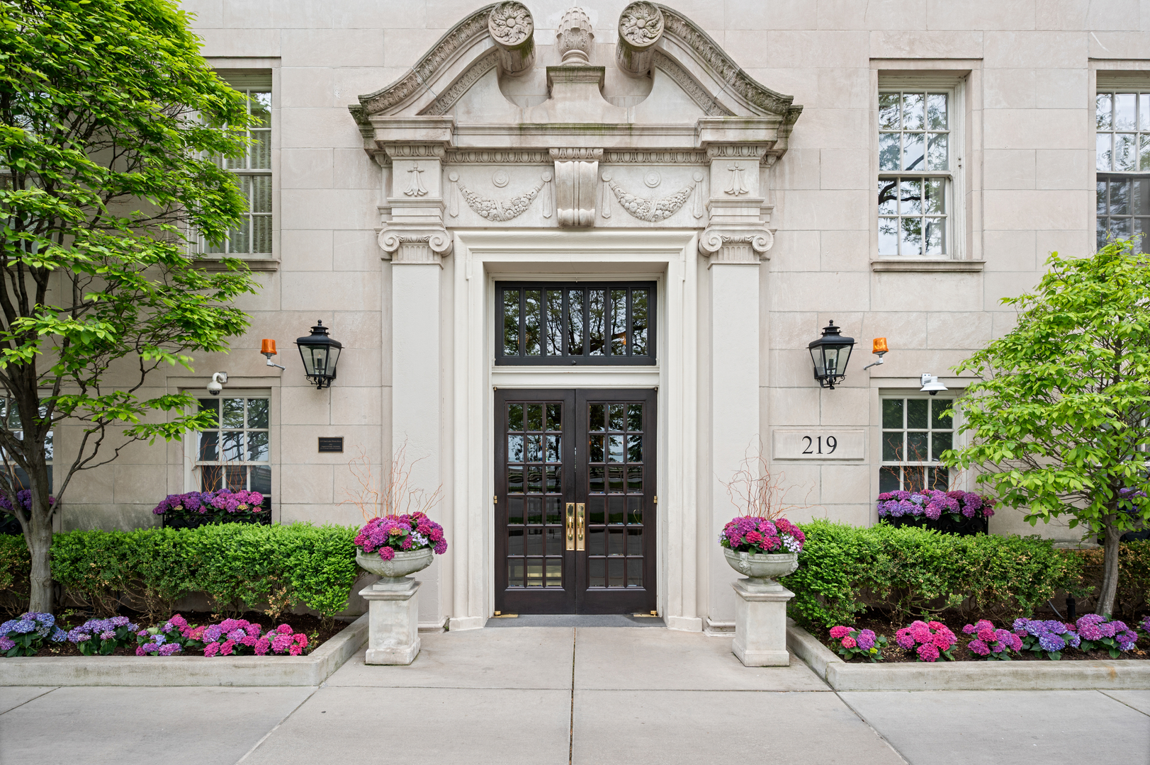 219 E Lake Shore Drive 6AB