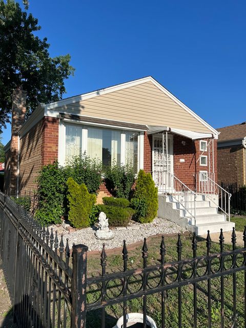 Photo of 4501 S Lawler Avenue, Chicago, IL 60638 (MLS # 12707859)