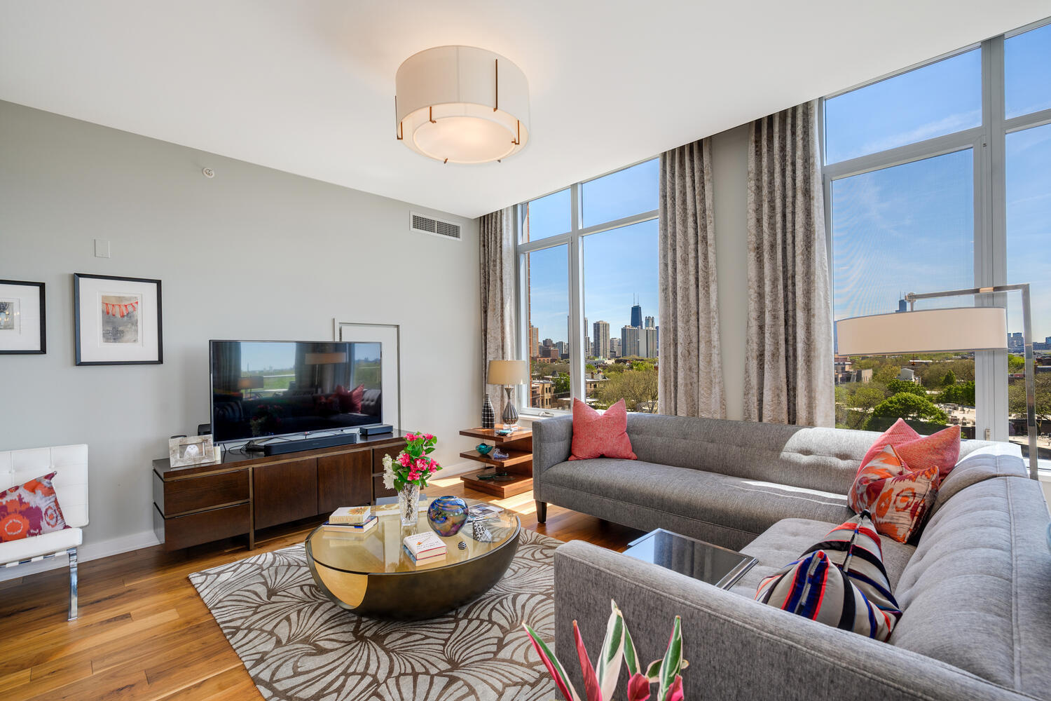 540 W Webster Avenue 611
