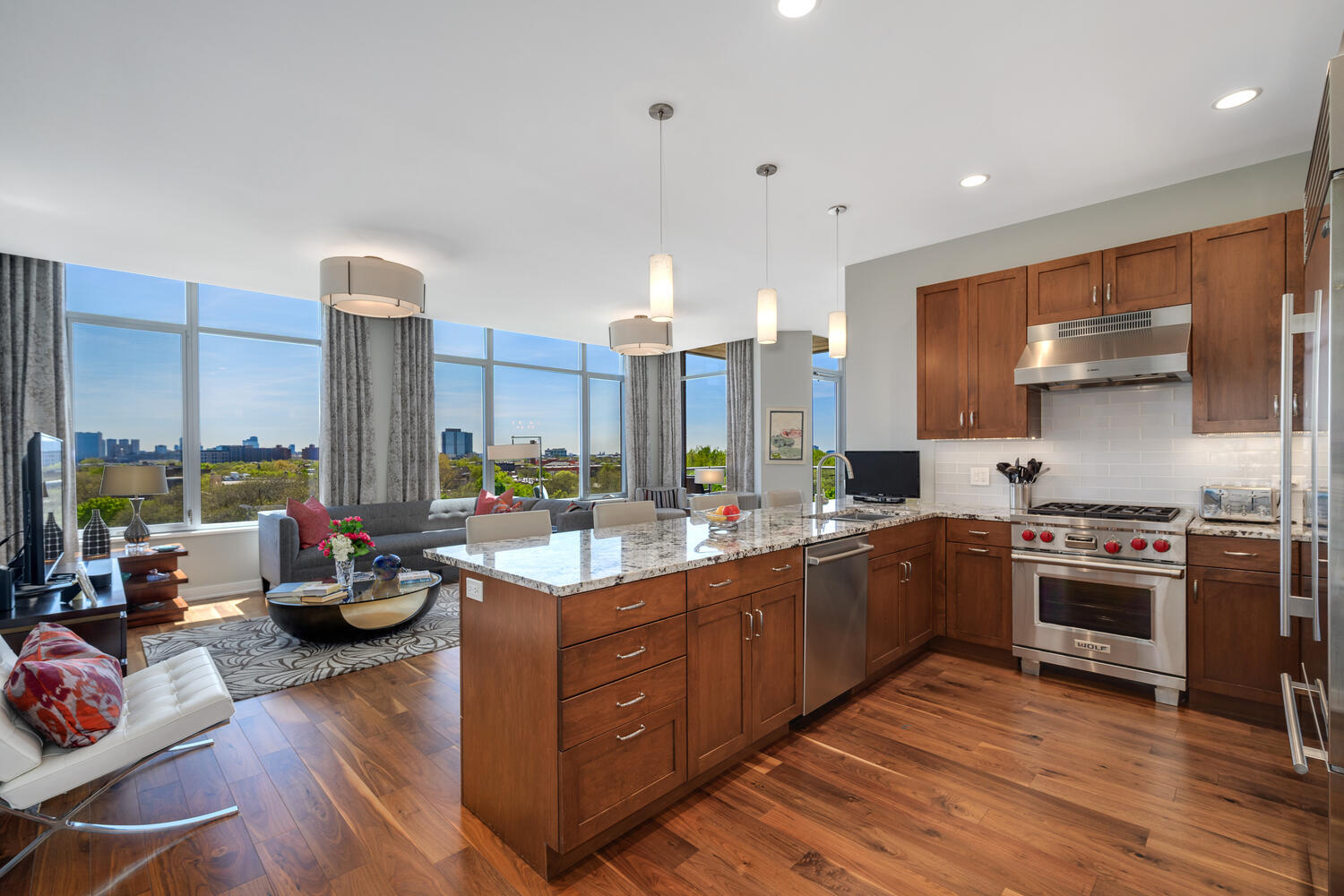 540 W Webster Avenue 611