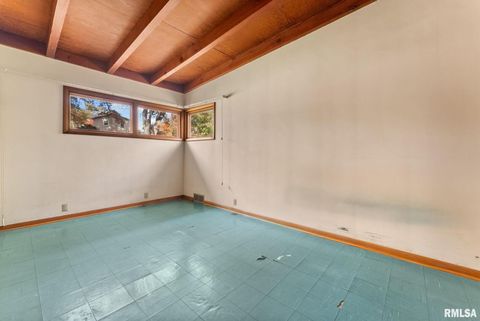 Tiny photo for 2575 33RD Street, Moline, IL 61265 (MLS # QC4269150)