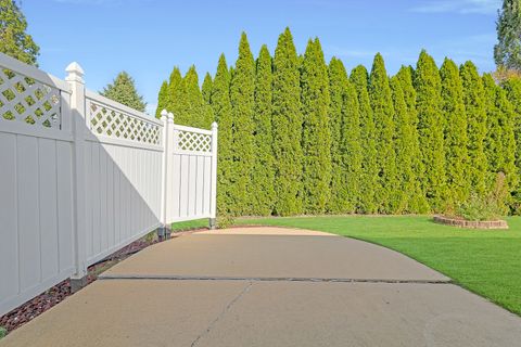 Tiny photo for 2 Danbury Court, Lake In The Hills, IL 60156 (MLS # 12504031)