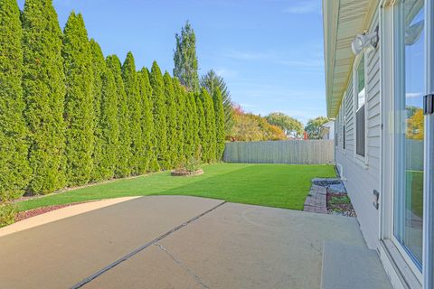 Tiny photo for 2 Danbury Court, Lake In The Hills, IL 60156 (MLS # 12504031)