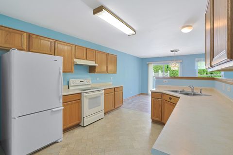 Tiny photo for 2 Danbury Court, Lake In The Hills, IL 60156 (MLS # 12504031)