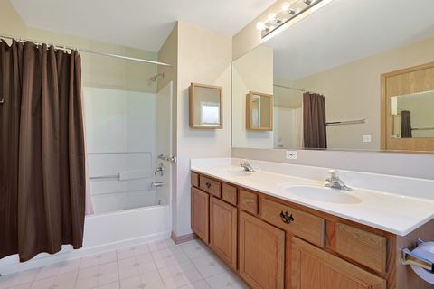 Tiny photo for 2 Danbury Court, Lake In The Hills, IL 60156 (MLS # 12504031)