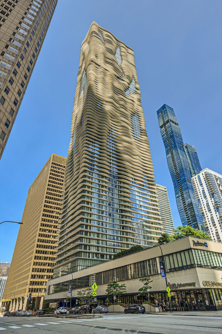 225 N Columbus Drive 8008