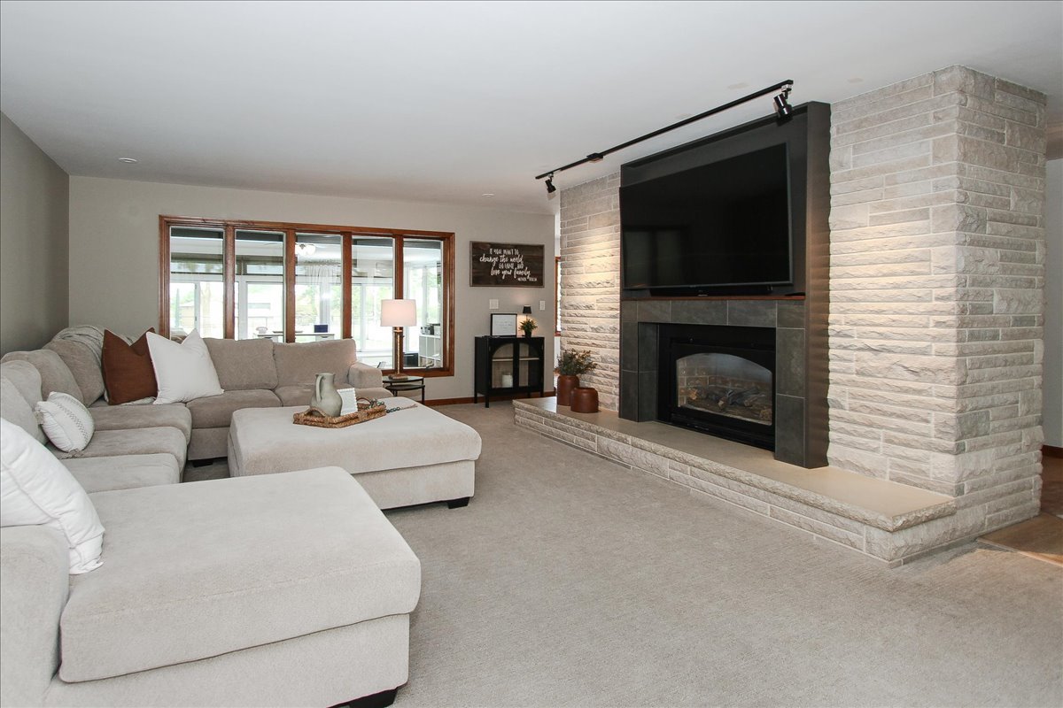 888 Sunset Lane