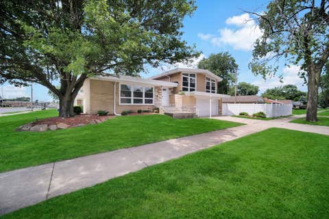 Tiny photo for 14940 Oak Street, Dolton, IL 60419 (MLS # 12678671)