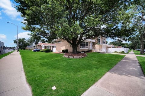 Tiny photo for 14940 Oak Street, Dolton, IL 60419 (MLS # 12678671)