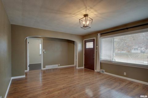 Tiny photo for 2934 HAMPSHIRE Street, Quincy, IL 62301 (MLS # QC4269487)