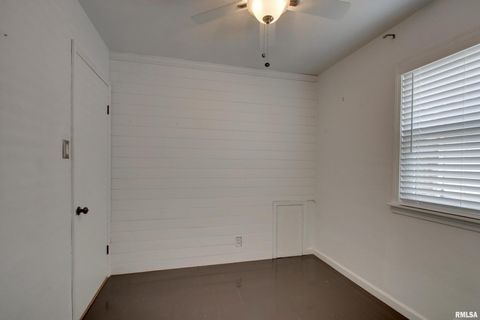 Tiny photo for 2934 HAMPSHIRE Street, Quincy, IL 62301 (MLS # QC4269487)