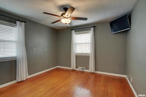 Tiny photo for 2934 HAMPSHIRE Street, Quincy, IL 62301 (MLS # QC4269487)