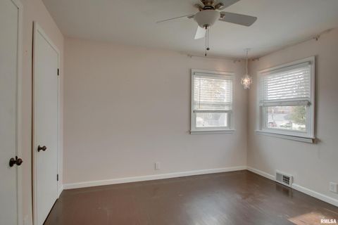 Tiny photo for 2934 HAMPSHIRE Street, Quincy, IL 62301 (MLS # QC4269487)