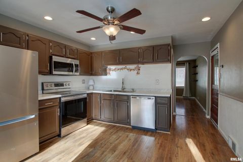 Tiny photo for 2934 HAMPSHIRE Street, Quincy, IL 62301 (MLS # QC4269487)