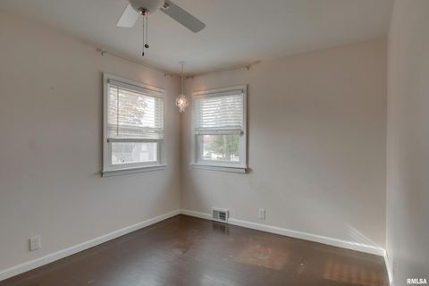 Tiny photo for 2934 HAMPSHIRE Street, Quincy, IL 62301 (MLS # QC4269487)