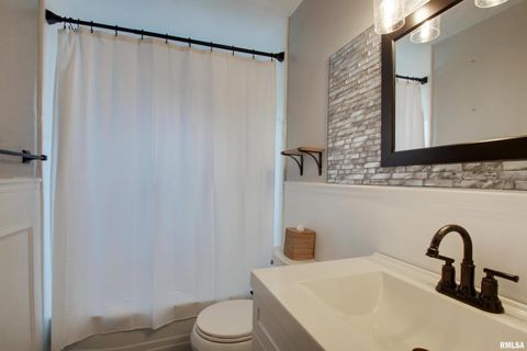 Tiny photo for 2934 HAMPSHIRE Street, Quincy, IL 62301 (MLS # QC4269487)