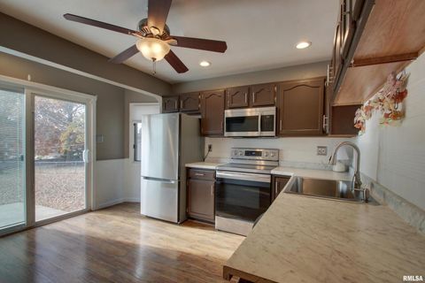 Tiny photo for 2934 HAMPSHIRE Street, Quincy, IL 62301 (MLS # QC4269487)