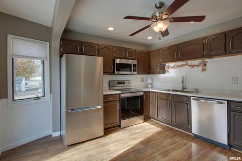 Tiny photo for 2934 HAMPSHIRE Street, Quincy, IL 62301 (MLS # QC4269487)