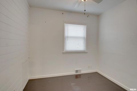 Tiny photo for 2934 HAMPSHIRE Street, Quincy, IL 62301 (MLS # QC4269487)