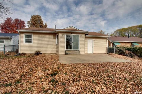 Tiny photo for 2934 HAMPSHIRE Street, Quincy, IL 62301 (MLS # QC4269487)