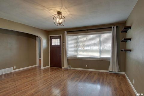 Tiny photo for 2934 HAMPSHIRE Street, Quincy, IL 62301 (MLS # QC4269487)