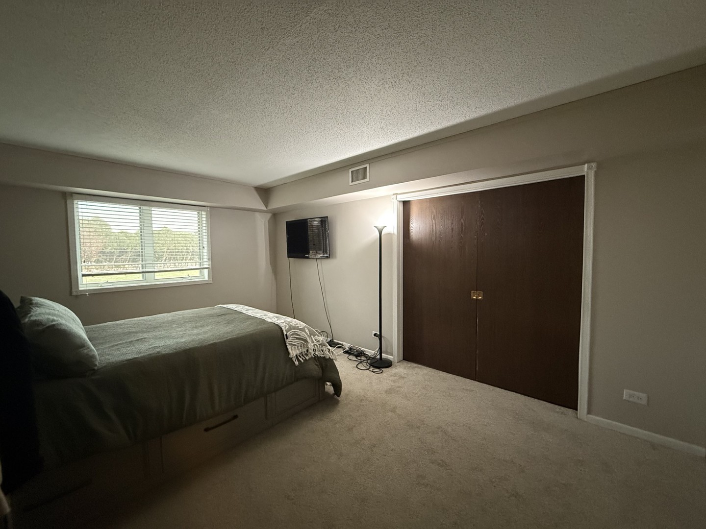 Lake Bluff, Illinois 60044, United States, 2 Bedrooms Bedrooms, ,2 BathroomsBathrooms,Residential,Active,245518