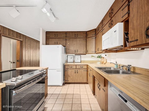 Tiny photo for 5428 Laurel Avenue, La Grange Highlands, IL 60525 (MLS # 12743499)