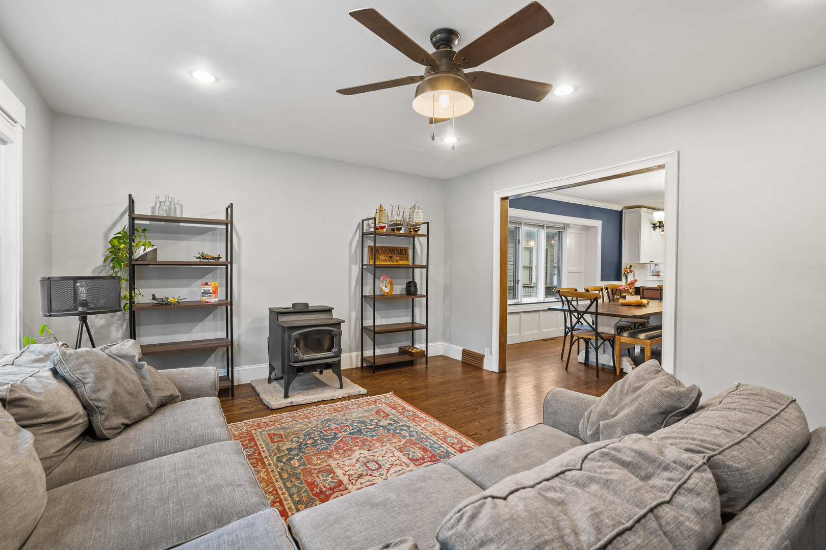 6226 N Niagara Avenue