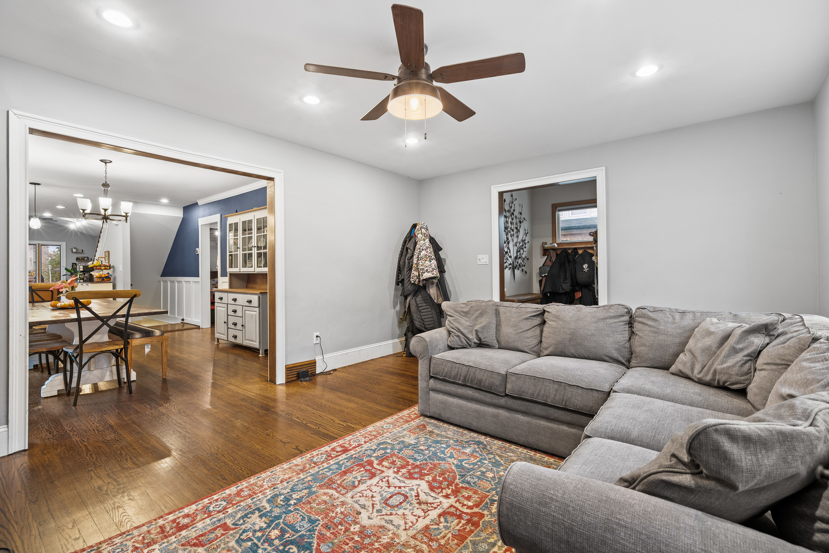 6226 N Niagara Avenue