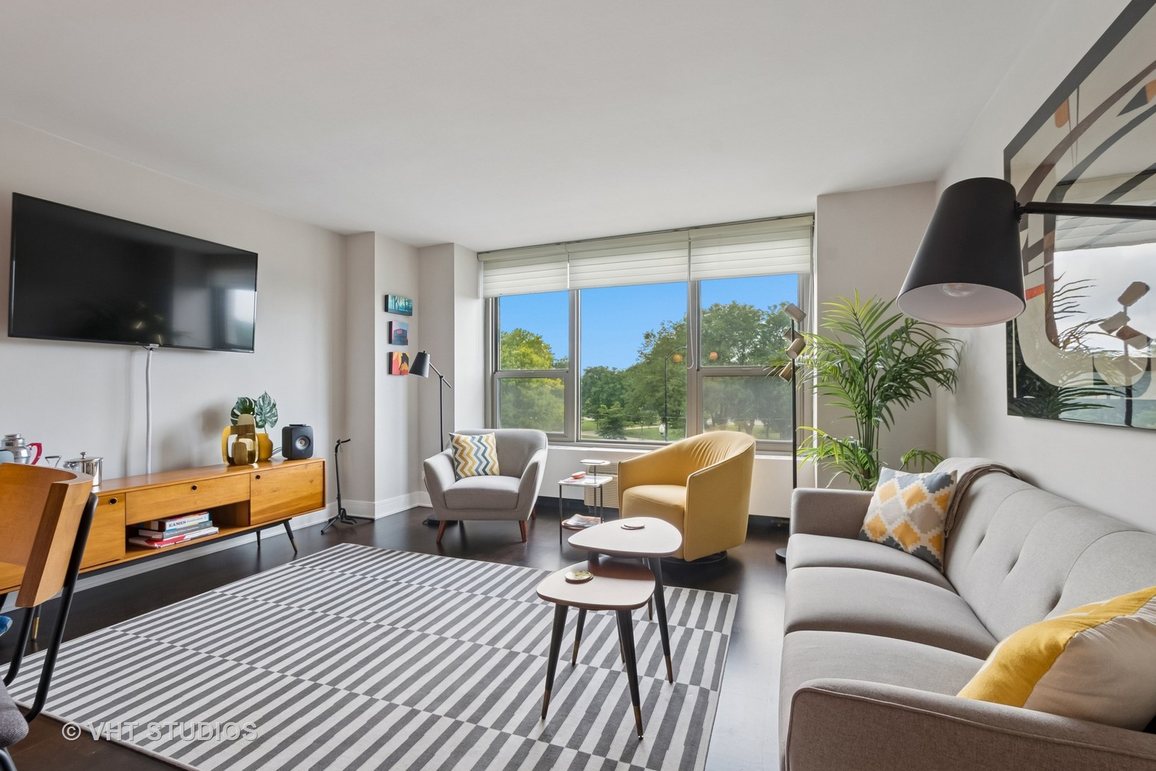 1550 N Lake Shore Drive 2E