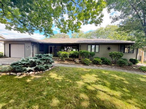 812 N Allen Avenue McHenry IL 60050