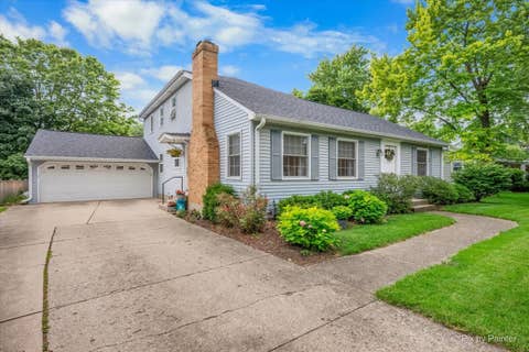 Photo of 157 S Rosedale Avenue, Aurora, IL 60506 (MLS # 12688057)