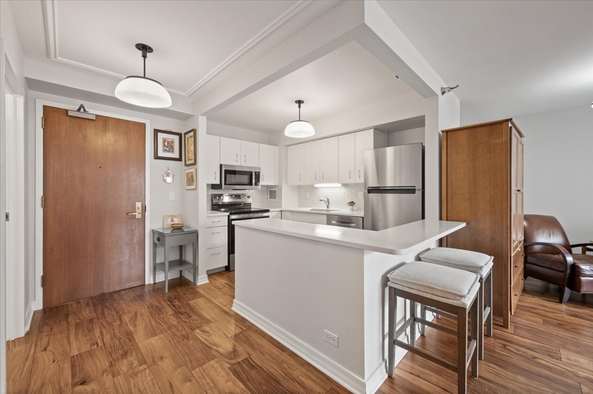 401 E ONTARIO Street 604