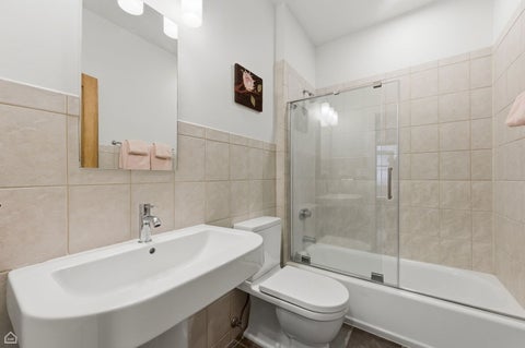 Tiny photo for 1215 E Madison Park Avenue #3, Chicago, IL 60615 (MLS # 12684895)