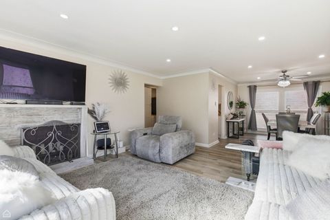 Tiny photo for 9806 S HARDING Avenue, Evergreen Park, IL 60805 (MLS # 12564052)