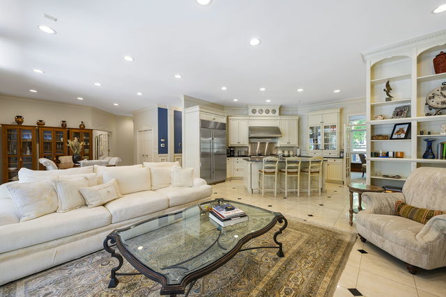 45 E Cedar Street 200