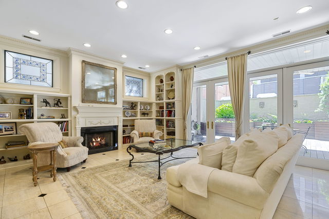 45 E Cedar Street 200
